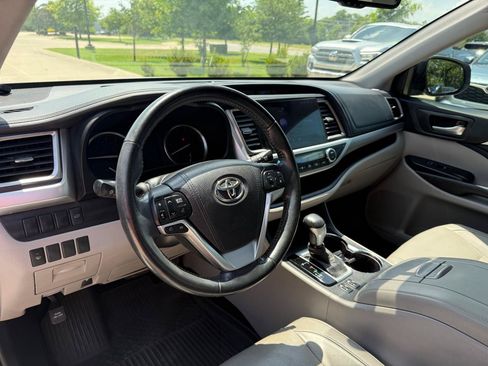 Used 2016 Toyota Highlander XLE FWD image 9