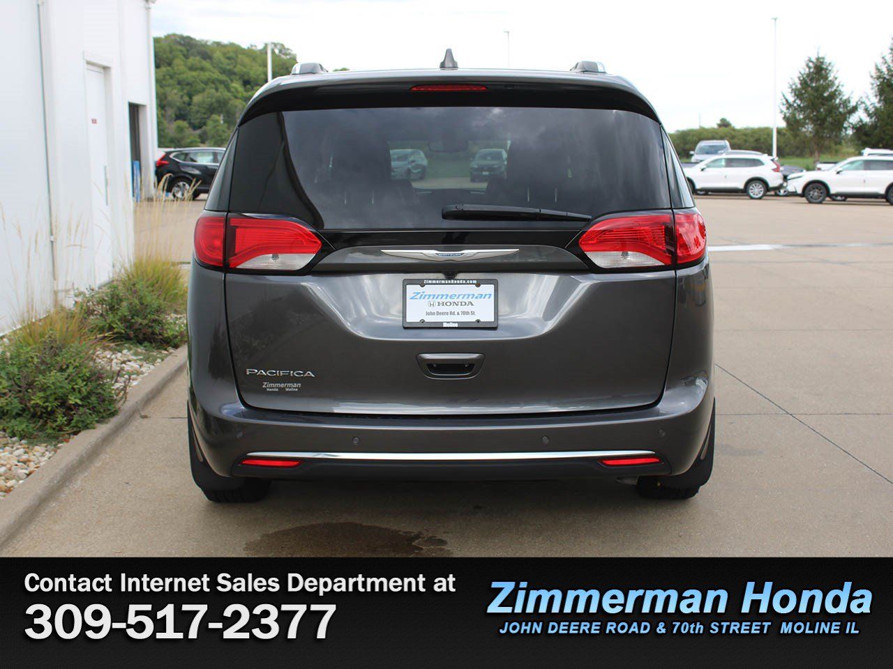 Used 2018 Chrysler Pacifica Touring-L FWD image 5