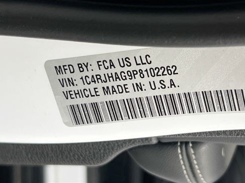 Used 2023 Jeep Grand Cherokee Altitude AWD/4WD image 31