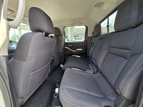 Used 2022 Nissan Frontier SV RWD image 7
