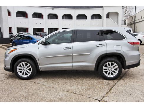 Used 2015 Toyota Highlander LE image 4