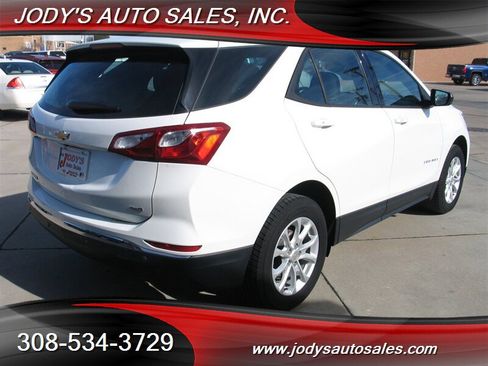 Used 2018 Chevrolet Equinox LS image 28