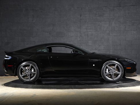 Used 2015 Aston Martin V8 Vantage GT image 2