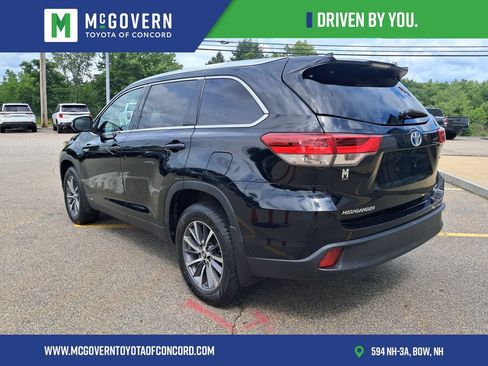 Used 2019 Toyota Highlander XLE w/ Carpet Mat Package (TMS) AWD/4WD image 3