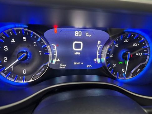 Used 2024 Chrysler Pacifica Touring-L FWD image 24