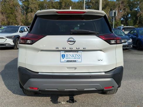Used 2021 Nissan Rogue SV w/ Premium Package image 5