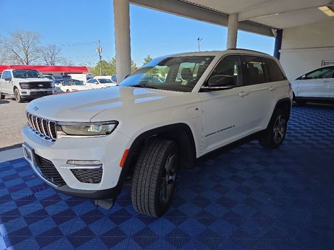 Used 2022 Jeep Grand Cherokee Limited 4xe w/ Luxury Tech Group II AWD/4WD image 3