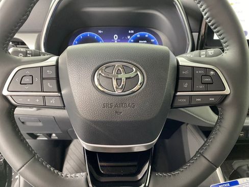 New 2026 Toyota Highlander Platinum image 14