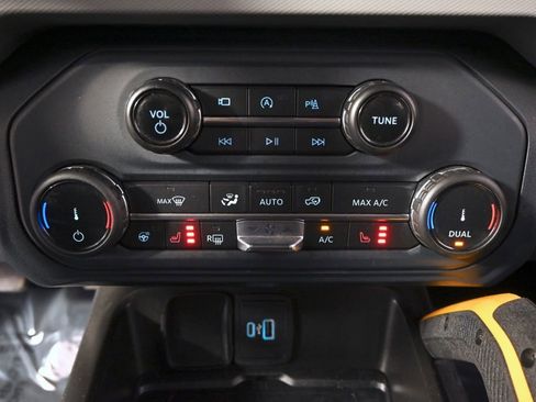 Used 2022 Ford Bronco Badlands image 32