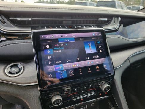 Used 2023 Jeep Grand Cherokee Overland w/ Adv Protech Group III image 19