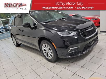 New 2026 Chrysler Pacifica Select