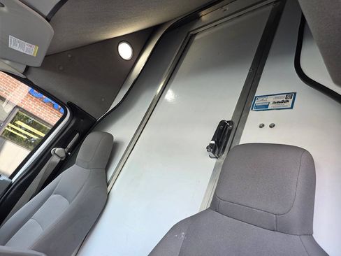 Used 2022 Ford E-450 and Econoline 450 Super Duty RWD image 13