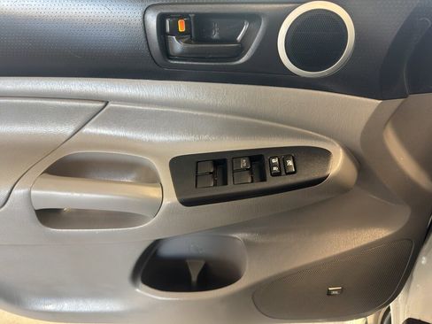 Used 2012 Toyota Tacoma 4x4 Double Cab image 9