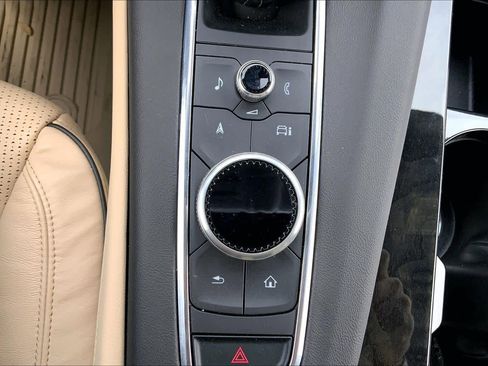 Used 2024 Cadillac Escalade Premium Luxury w/ Performance Package image 35