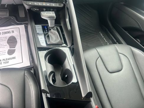 Used 2024 Hyundai Elantra Limited FWD image 19