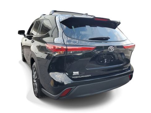 Used 2022 Toyota Highlander XLE AWD/4WD image 3