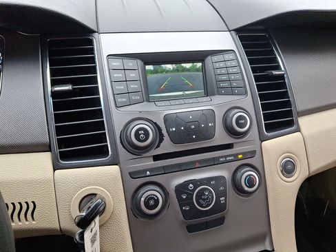 Used 2017 Ford Taurus SE FWD image 15