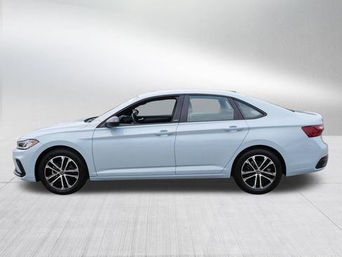 Used 2025 Volkswagen Jetta Sport FWD image 4