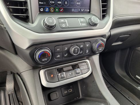 Used 2023 GMC Acadia SLT FWD image 20