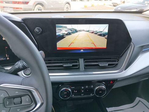 Used 2025 Chevrolet Trax LT w/ LT Convenience Package image 23