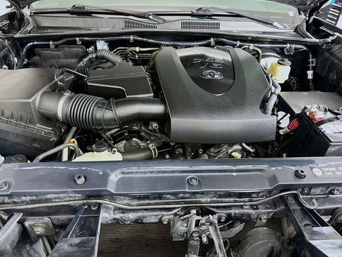 Used 2017 Toyota Tacoma TRD Off-Road w/ Tow Package image 29