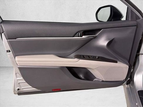 Used 2022 Toyota Camry LE w/ Convenience Package FWD image 11