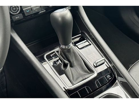 Used 2024 Jeep Compass Latitude image 23