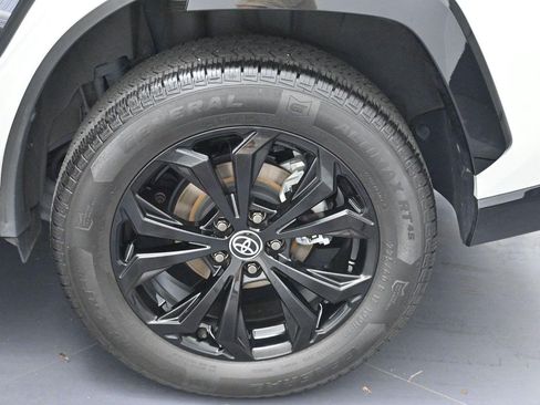 Used 2022 Toyota RAV4 XSE AWD/4WD image 38