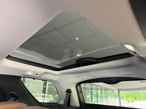 New 2026 Land Rover Discovery Limited Edition AWD/4WD image 30