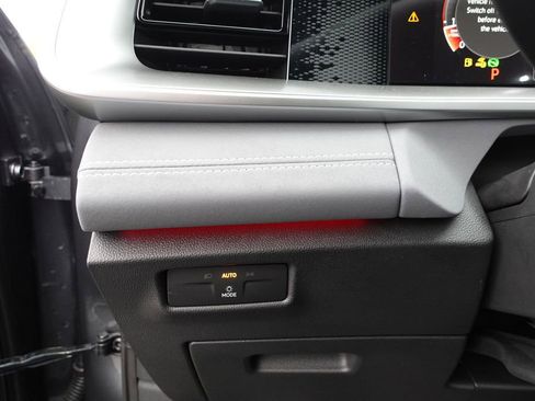 New 2026 Volkswagen Tiguan SE R-Line image 19