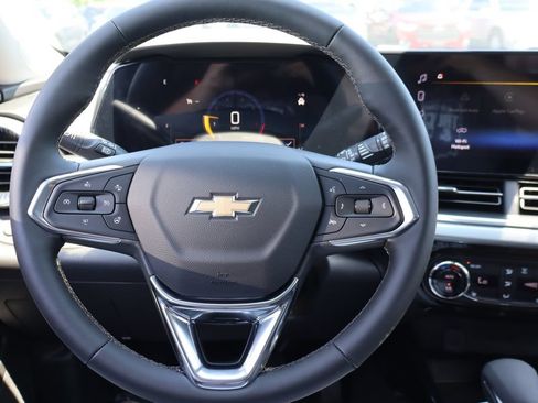 New 2026 Chevrolet Trax LT w/ LT Convenience Package FWD image 5