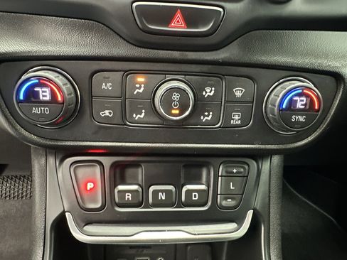 Certified 2019 GMC Terrain SLT w/ Preferred Package image 18