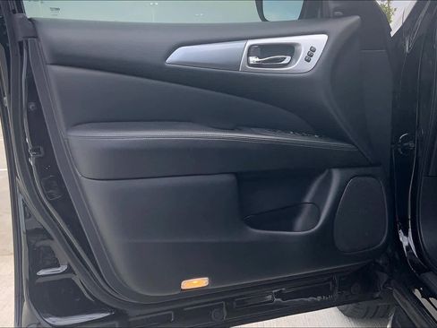 Used 2020 Nissan Pathfinder SL image 18