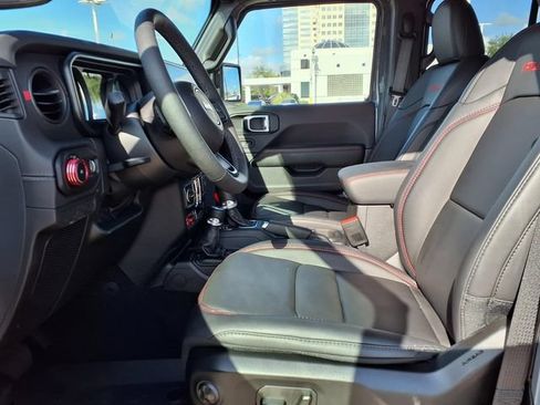 Used 2026 Jeep Wrangler Unlimited Rubicon AWD/4WD image 4