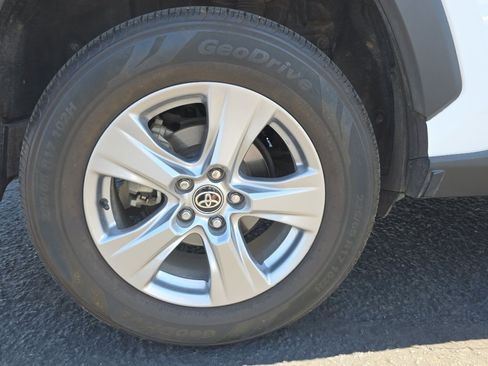 Used 2023 Toyota RAV4 XLE AWD/4WD image 10