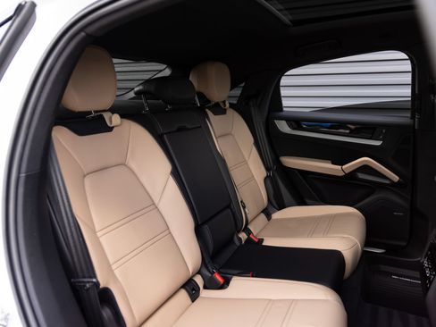 Certified 2025 Porsche Cayenne Coupe AWD/4WD image 31
