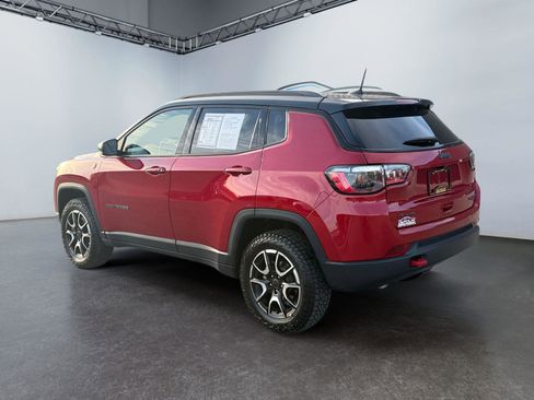 Used 2025 Jeep Compass Trailhawk AWD/4WD image 5