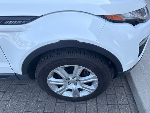 Used 2017 Land Rover Range Rover Evoque SE AWD/4WD image 12