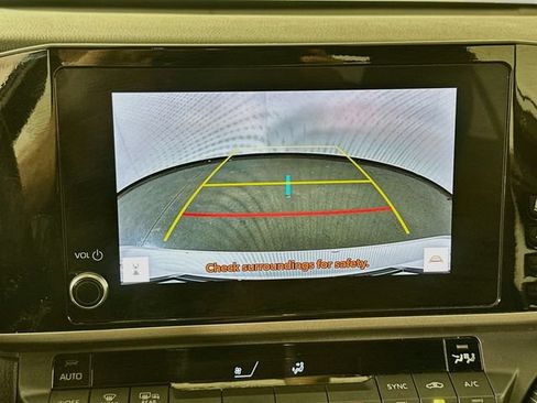 Used 2025 Toyota Camry SE FWD image 11
