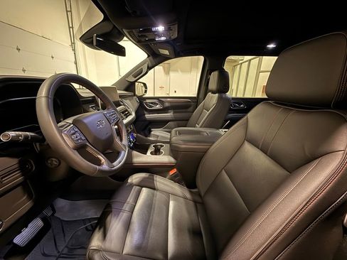 Used 2024 Chevrolet Suburban RST w/ Luxury Package AWD/4WD image 17
