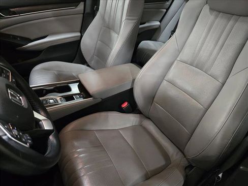 Used 2018 Honda Accord Touring image 16