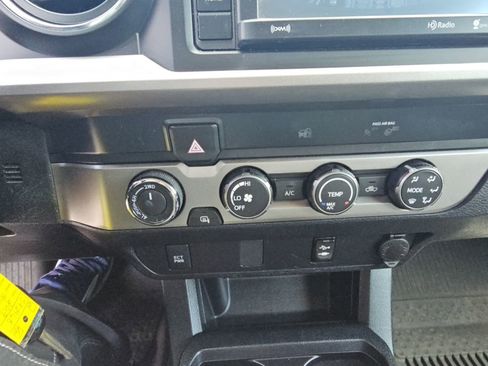 Used 2019 Toyota Tacoma SR5 AWD/4WD image 19