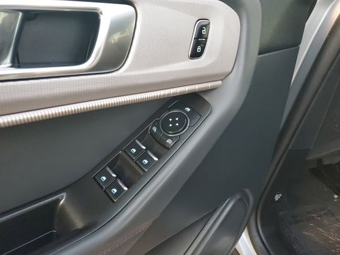 Used 2025 Ford Explorer Active image 29