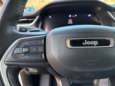 Used 2022 Jeep Grand Cherokee Limited image 36