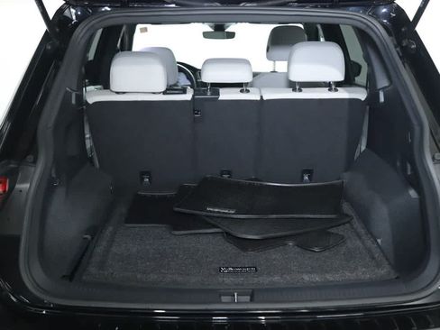 Certified 2023 Volkswagen Tiguan SE R-Line AWD/4WD image 31