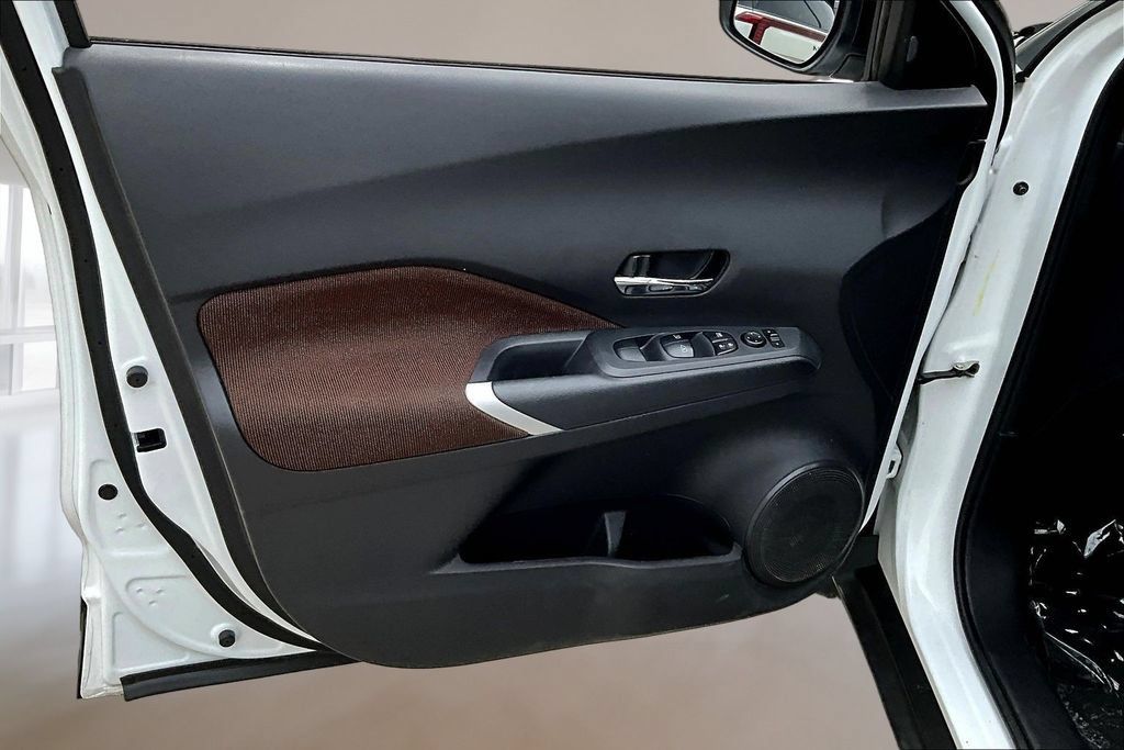 Used 2024 Nissan Kicks SR FWD image 18