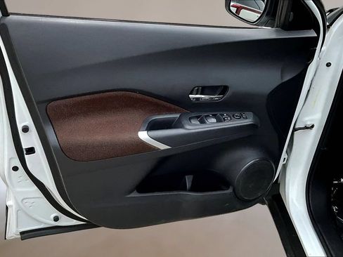 Used 2024 Nissan Kicks SR FWD image 18