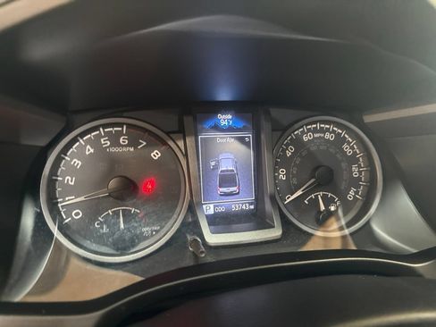 Used 2017 Toyota Tacoma TRD Sport w/ Tow Package RWD image 22