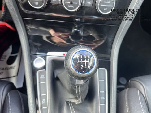 Used 2017 Volkswagen Golf R 4-Door image 39