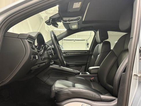 Used 2024 Porsche Macan image 5